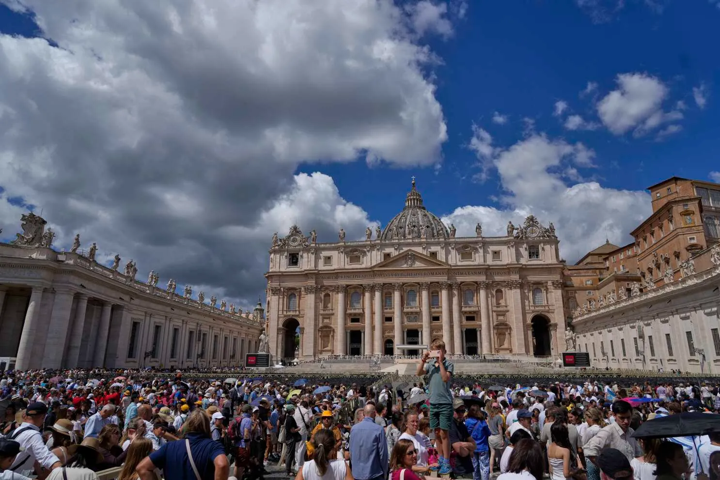 Vatican reports €62 million profit as APSA hides structural deficit