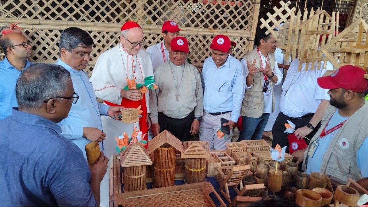 Cardinal Czerny Visits Rohingya Refugee Camp in Bangladesh, Offers Hope and Solidarity