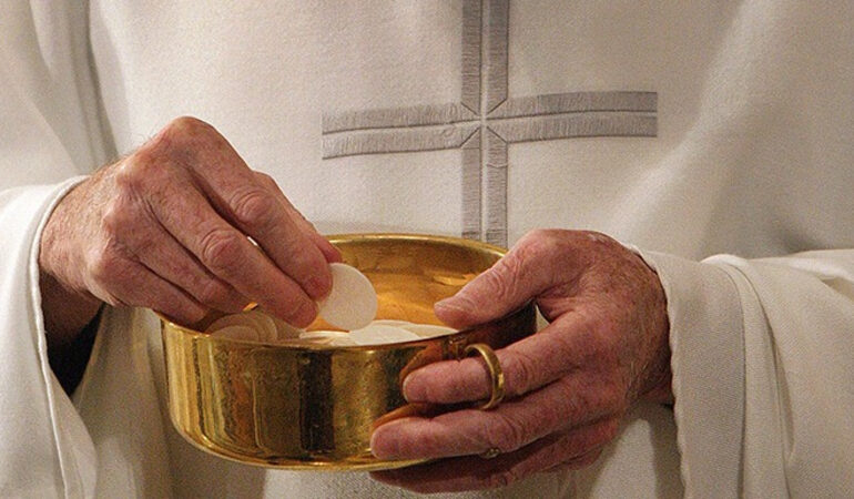 Debating the Eucharist: Theological Institutes Revisit Real Presence in Digital-Age Liturgy