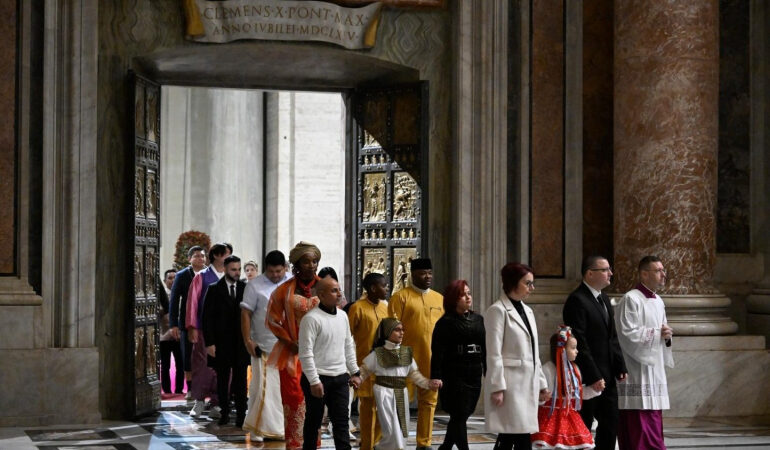 Jubilee Highlights Role of Tour Guides in Rome