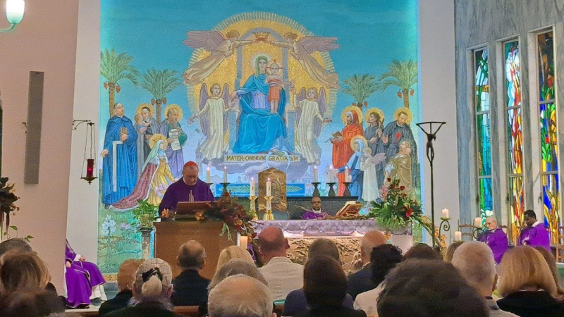 Parolin Calls for Daily Renewal of Faith During Hospital Visit