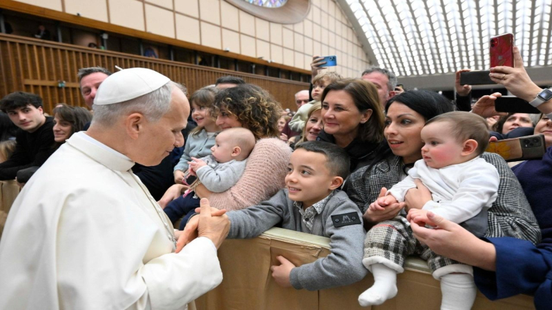Pope Calls Vatican Staff to Humility and Simplicity
