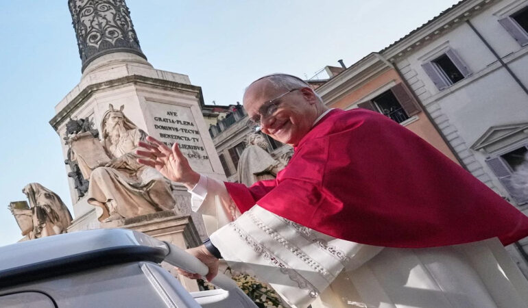 Pope Leo Prays for Peace as Rome Begins Its Christmas Season