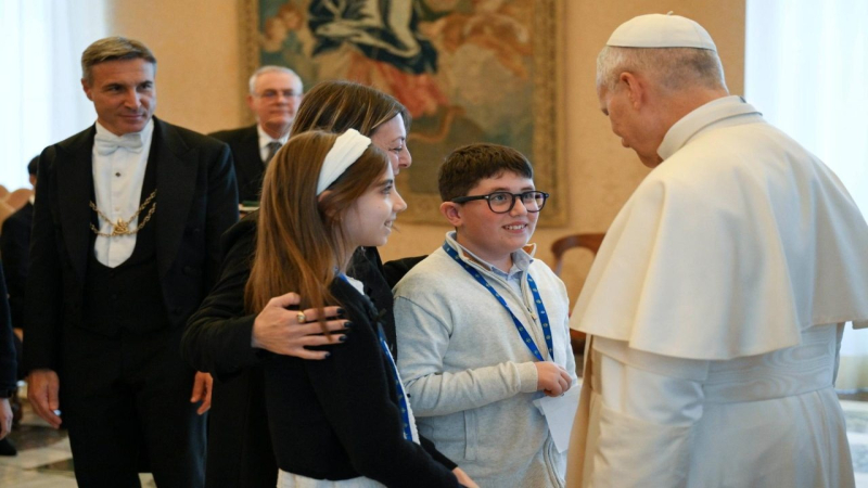 Pope Leo XIV Urges Youth to Build Peace at Home