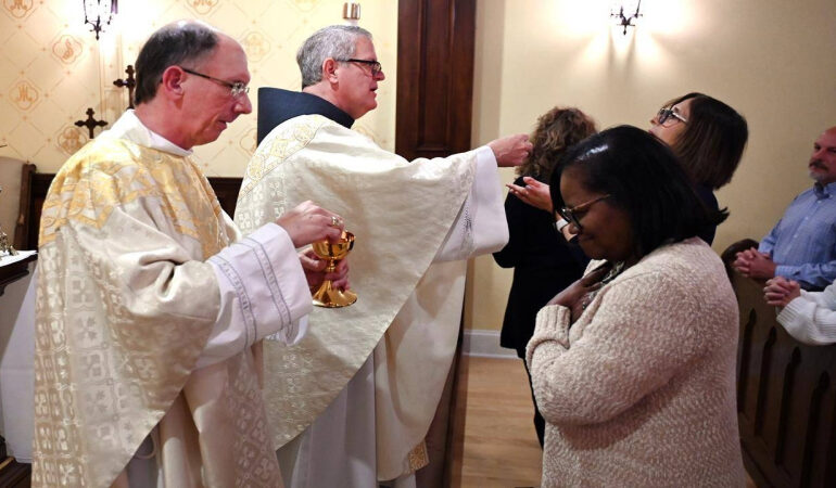 Charlotte Diocese Moves to Standardize Communion Practice