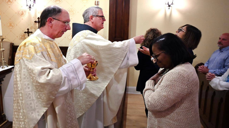 Charlotte Diocese Moves to Standardize Communion Practice