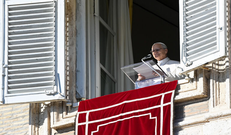 Pope Urges Peace and Dialogue as Iran Protests Intensify