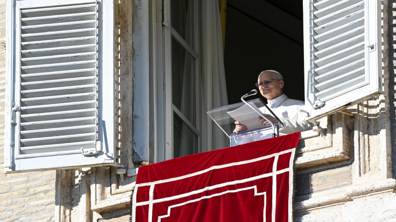 Pope Urges Peace and Dialogue as Iran Protests Intensify