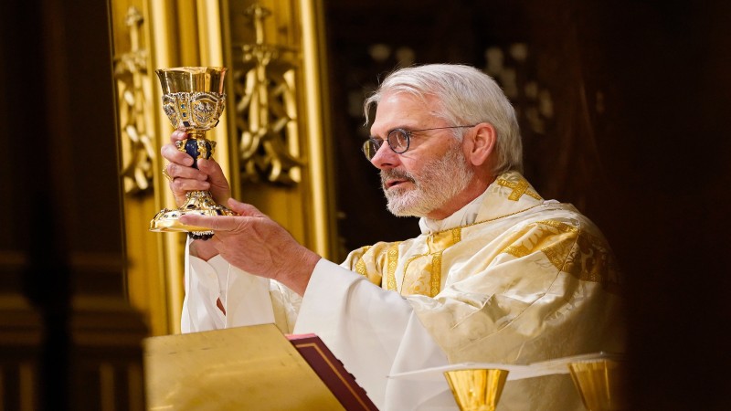 US Bishops President Calls for Holy Hour for Peace Amid Climate of Fear