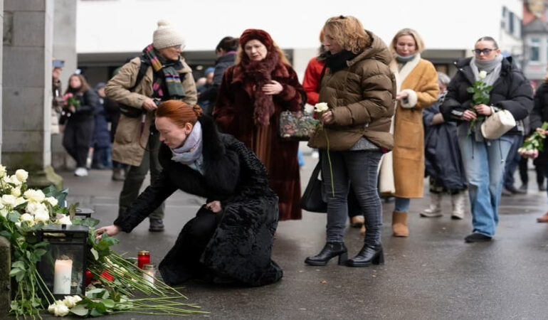 Pope Meets Italian Families After Swiss Alps Tragedy