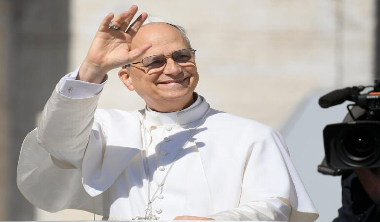 Pope Calls Catholic Media to Heal Divisions Through Words of Peace