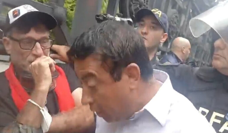 Priest Detained During Pensioners Protest Highlights Social Tensions in Argentina