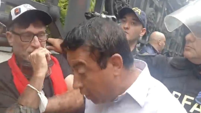 Priest Detained During Pensioners Protest Highlights Social Tensions in Argentina