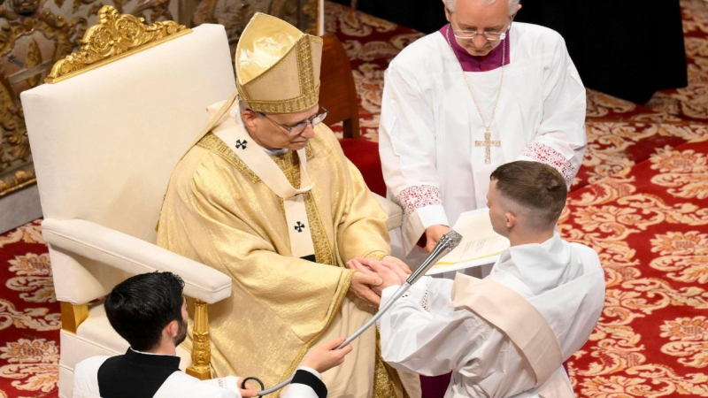 Pope urges Spanish priests to deepen holiness amid secular challenges