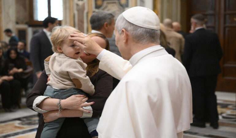 Pope thanks Vatican staff for quiet service that supports faith and prayer.