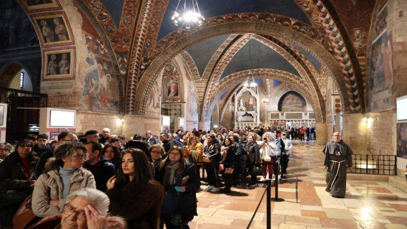 Assisi Welcomes Thousands as Relics of St Francis Displayed for First Time in Centuries