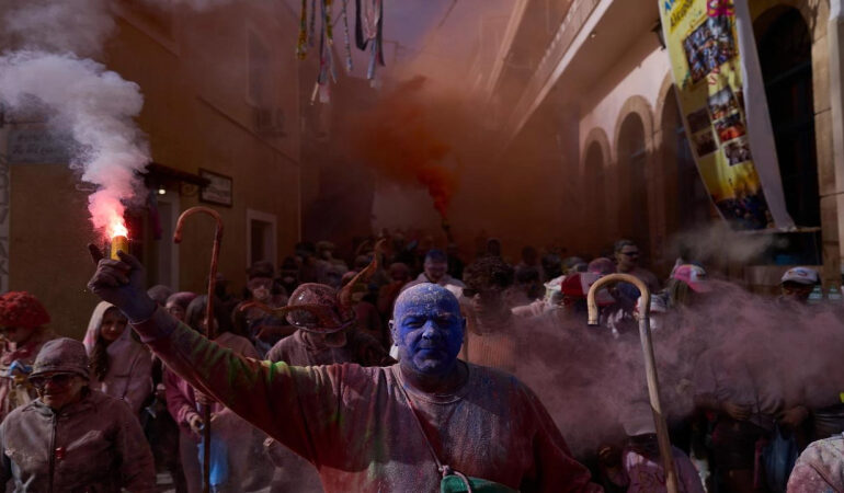 Flour War in Galaxidi Marks Start of Lent With Colorful Orthodox Tradition