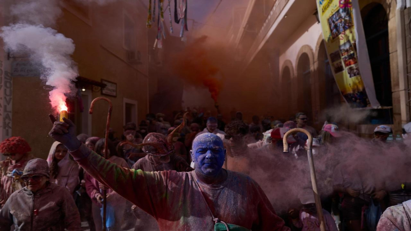 Flour War in Galaxidi Marks Start of Lent With Colorful Orthodox Tradition