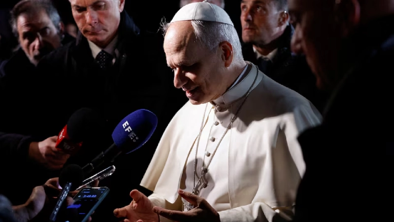 Pope Leo Calls for De-escalation as Iran Conflict Deepens Global Concerns