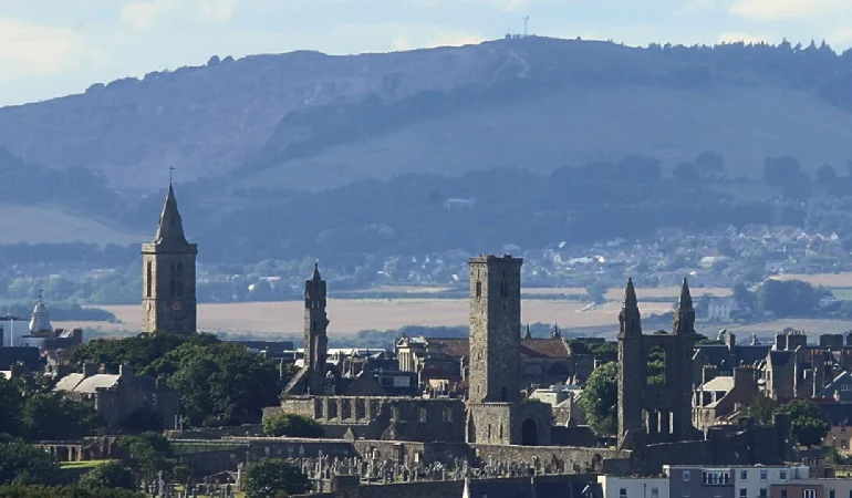 Quiet Catholic Revival Emerges Among Students in Scottish University Town