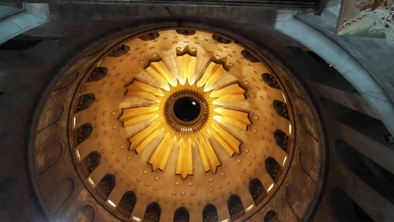 Easter Celebrations Secured at Holy Sepulchre Amid Ongoing Conflict and Restrictions in Jerusalem