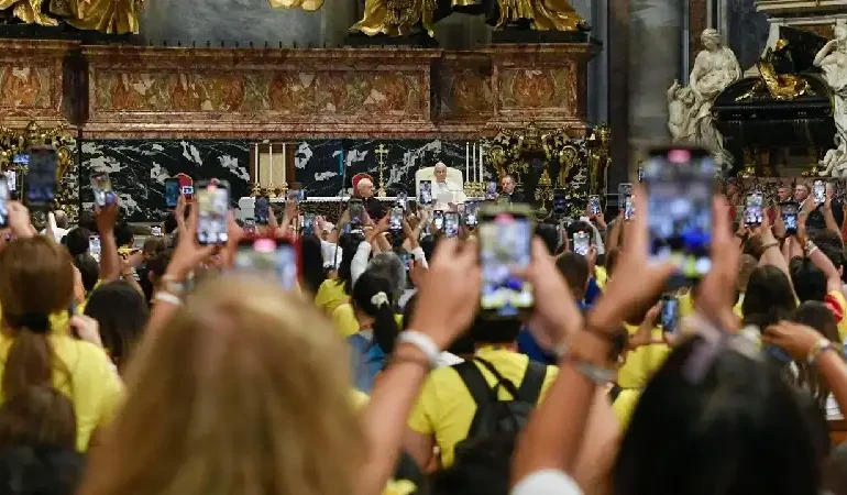 Synod Study Report Highlights Digital Environment as New Frontier for the Church’s Mission