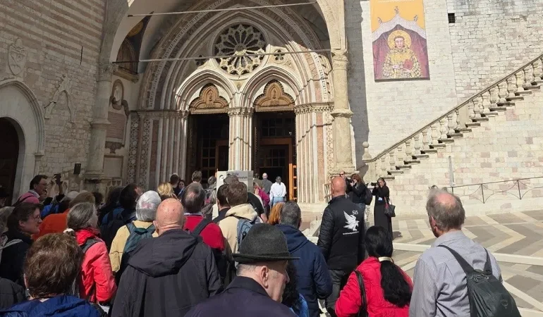 Pilgrims Travel to Assisi as St Francis Relics Go on Public Display After 800 Years