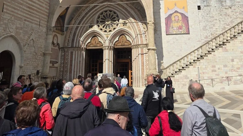 Pilgrims Travel to Assisi as St Francis Relics Go on Public Display After 800 Years