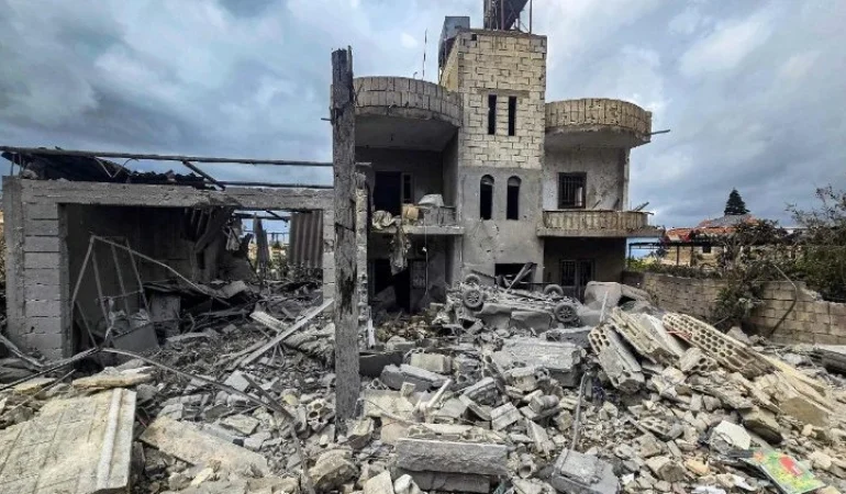 Pope Expresses Solidarity with Christians Affected by Conflict in Southern Lebanon