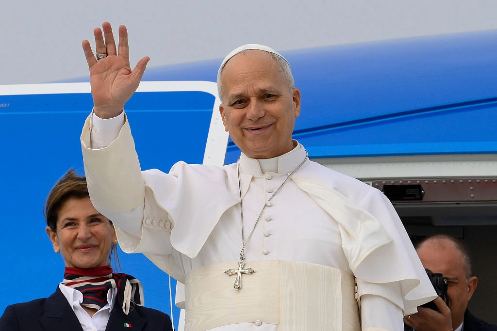 Pope Leo XIV Arrives in Cameroon for Second Leg of African Apostolic Journey